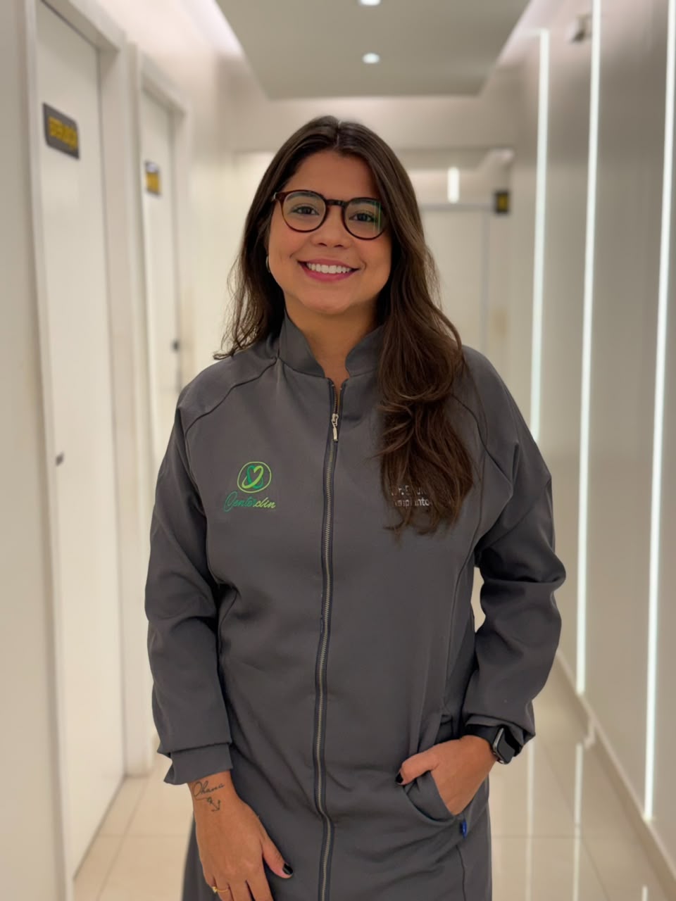 Dra. Thayná Queiroz